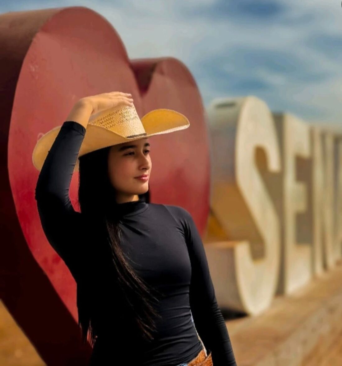 Com paixão pelo mundo country, Anny Souza se torna Rainha da Associação ...